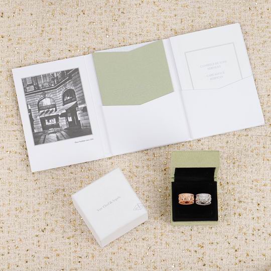 Van Cleef & Arpels ring 12lyh16